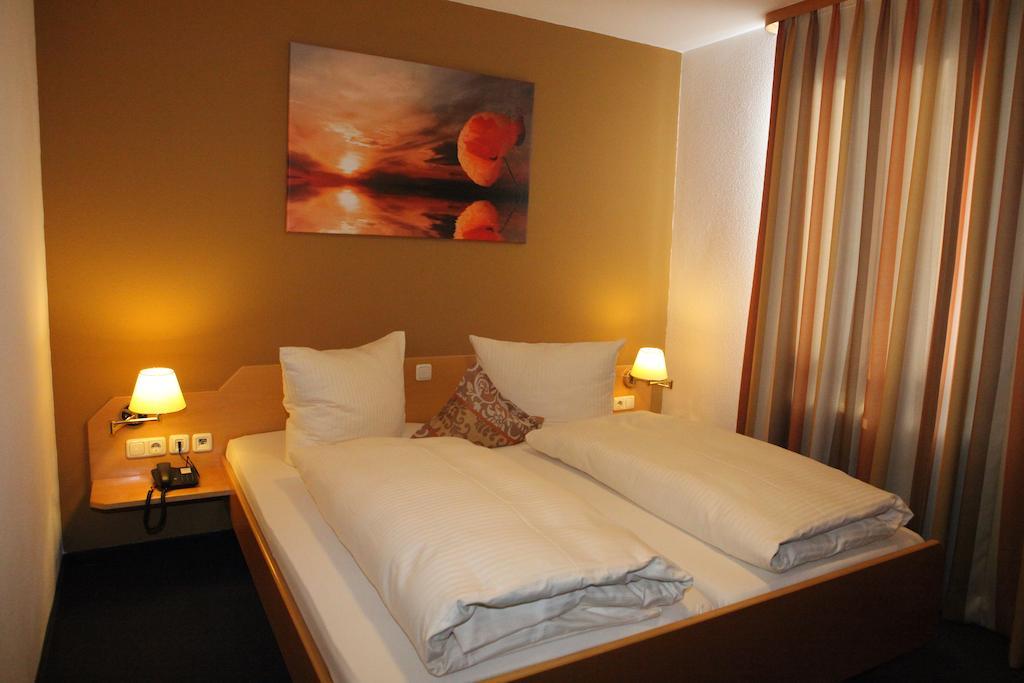 Hotel Am Ostpark Нойбиберг Экстерьер фото